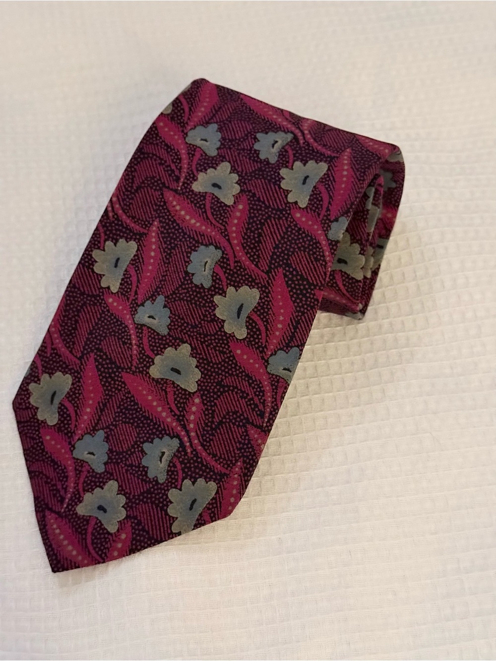 Retro Design Studios Men's Floral Silk Tie in Plum with Gray Accents